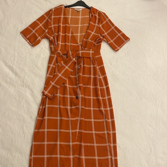 Miss Selfridge midi wrap dress in Rust - Picture 3 of 4
